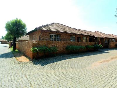 Townhouse For Sale in Amandasig, Akasia