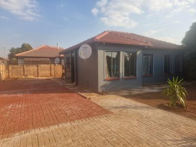 House For Sale in The Orchards, Akasia