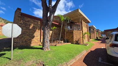 Townhouse For Sale in Amandasig, Akasia